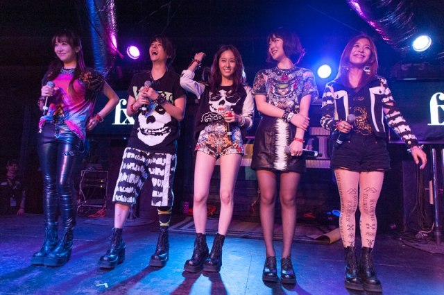 389827_618724268143010_253654011_n