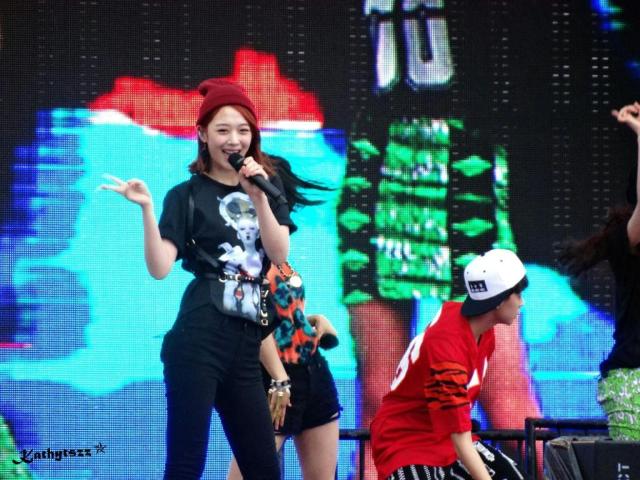 6e2ef0d8jw1e6at00f4caj218g0xcn9g