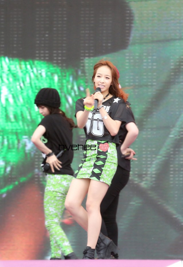 6ef75a3ejw1e6872e2cdrj21fh23aavt