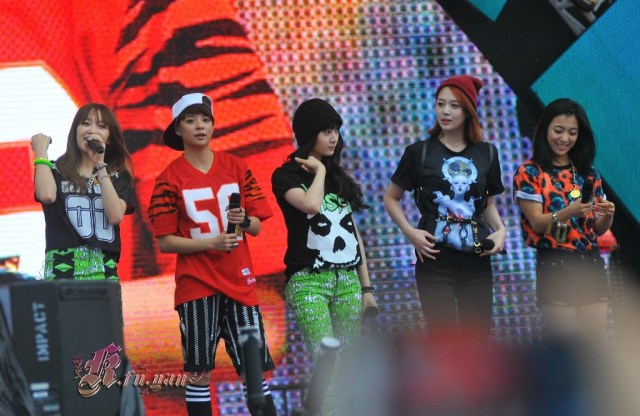 aa55d126gw1e6a93hh9hvj21kw1131e4